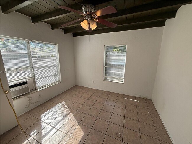 Building Photo - 5820 Arthur St