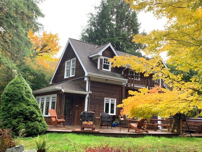 Primary Photo - Charming 1BR House in Shelton