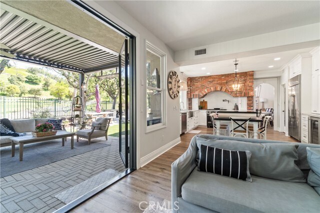 Building Photo - 11 Willowglade