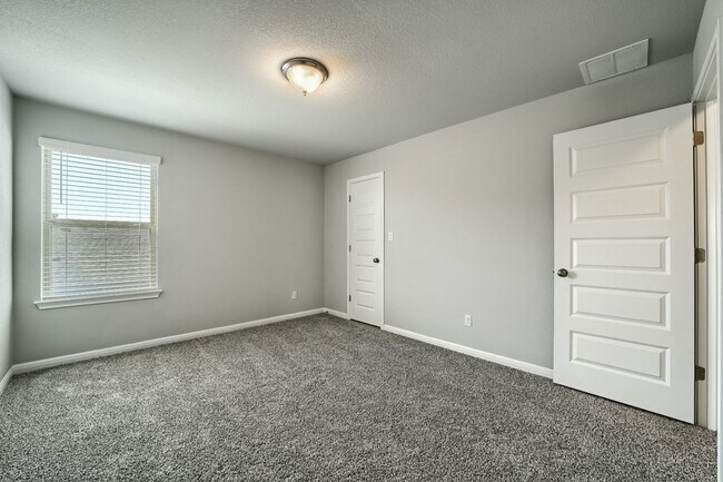 Building Photo - 2924 Sage Ranch Dr