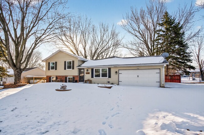 Building Photo - 15348 Drexel Way