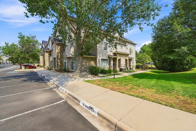 Building Photo - $1,930.95, 2 Beds - 2.5 Bath, Condo in Denver with Central A/C!