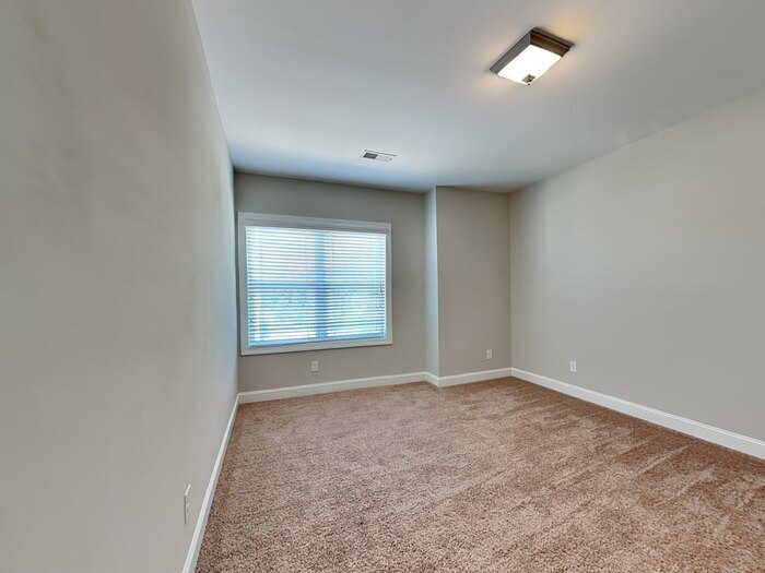 Building Photo - 6321 Silver Creek Ln