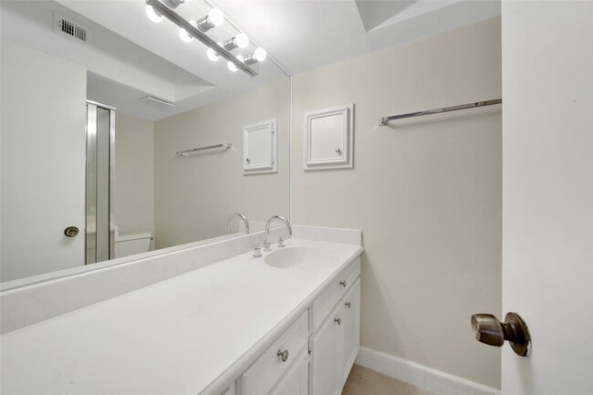 Building Photo - 2822 Briarhurst Dr