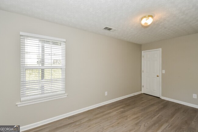 Building Photo - 4107 Robin Cir