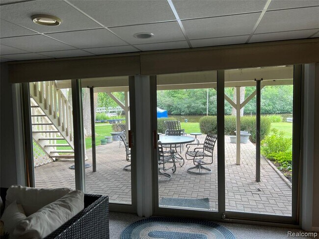 Building Photo - 5250 Bronco Dr