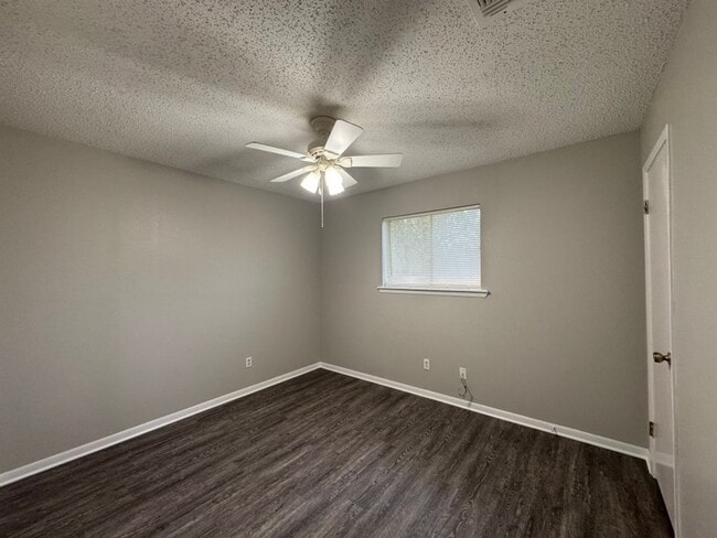 Building Photo - Meadowcreek Subdivision