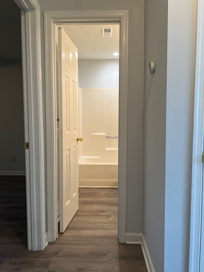 Building Photo - 233 B Lantana Ln
