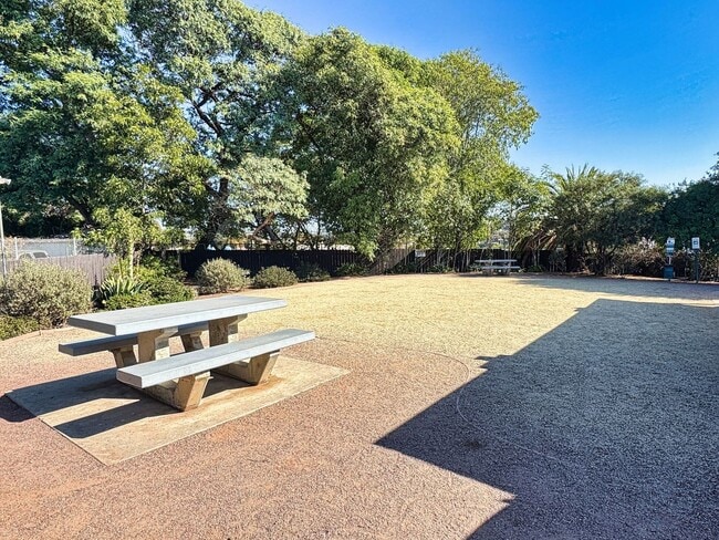 Building Photo - Beautiful and Bright 2-Bedroom Condo