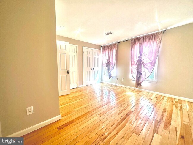 Building Photo - 7819 Colonial Springs Blvd