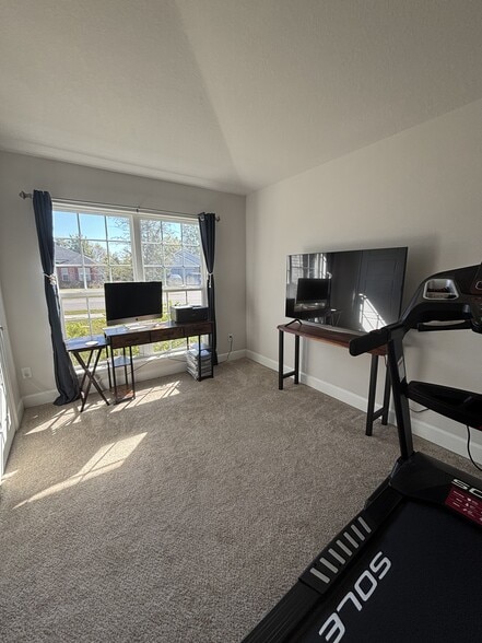 Building Photo - 9835 Olivia St