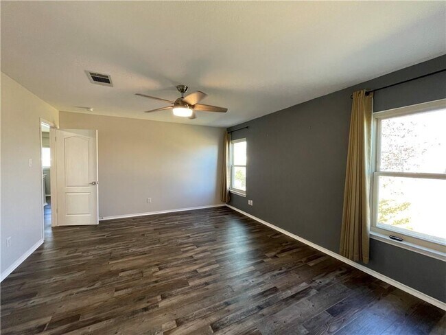 Building Photo - 1102 Keeshond Pl