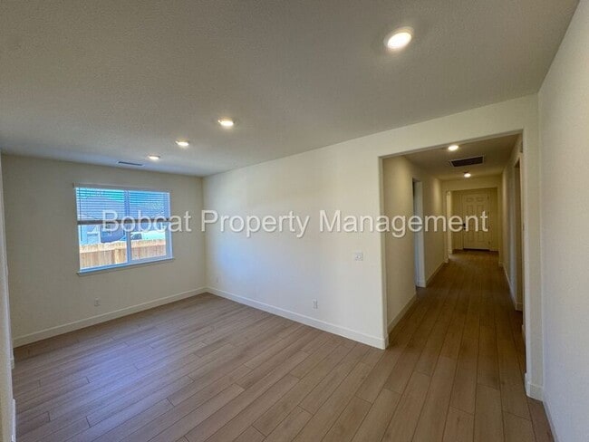 Building Photo - 1484 W Sunset Way