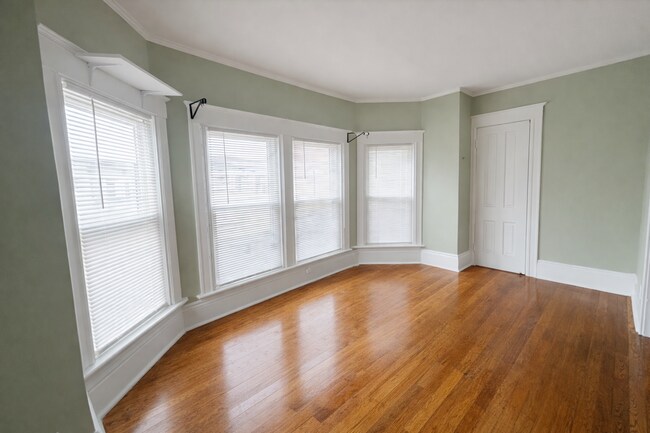 Building Photo - 218 N George St