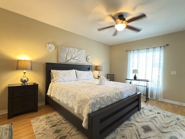 Building Photo - 900 Oxford Dr