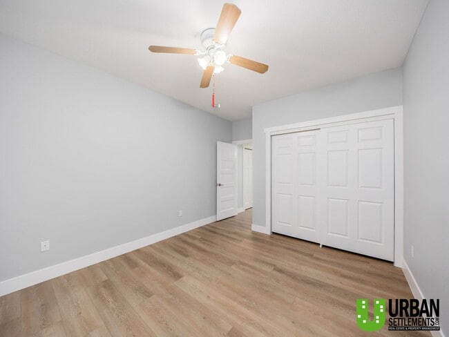 Building Photo - Bright 2 Bedroom Condo in Beautiful Libert...