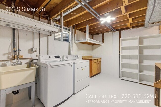 Building Photo - 903 S Simms St