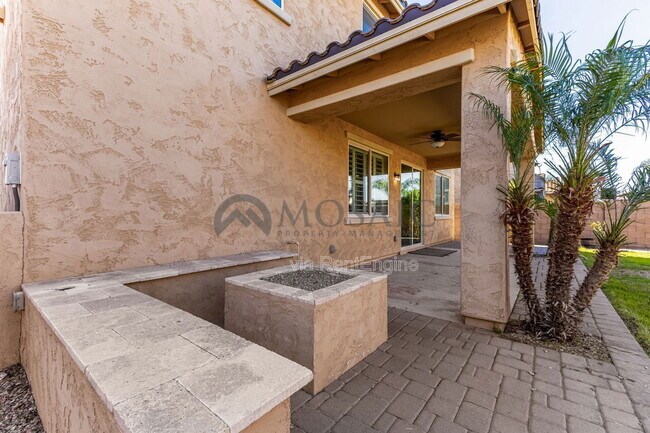 Building Photo - 2464 E Hazeltine Way