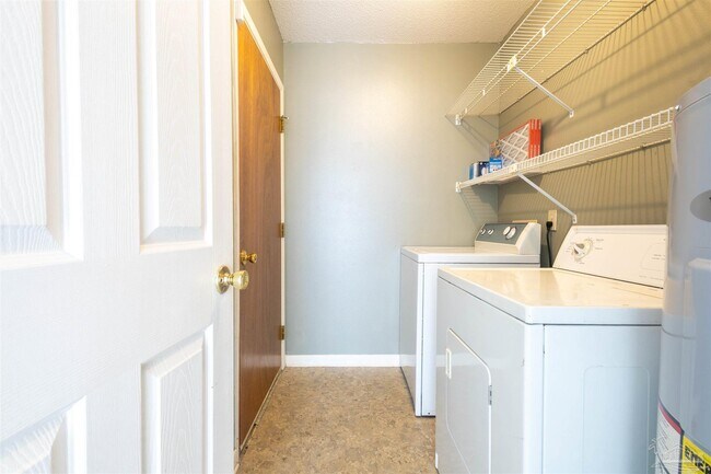 Building Photo - 1711 Bennetts End