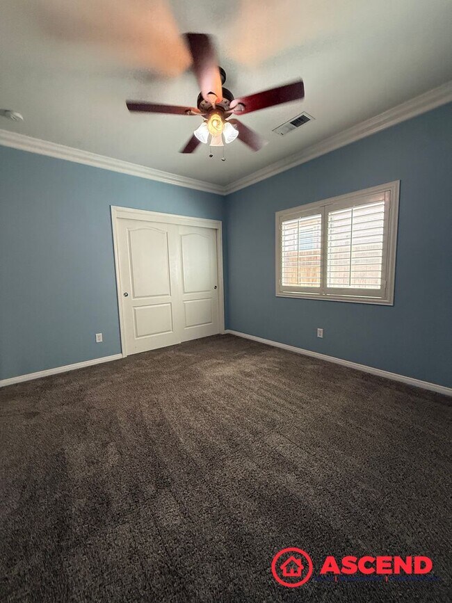 Building Photo - Charming Home in Olive Dr Area!