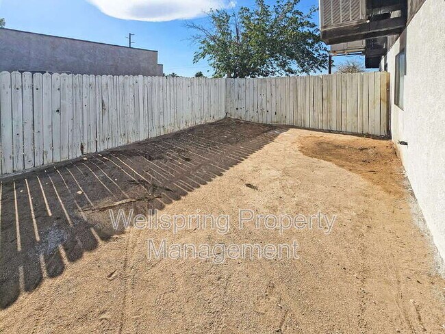 Building Photo - 305 S Richmond Rd