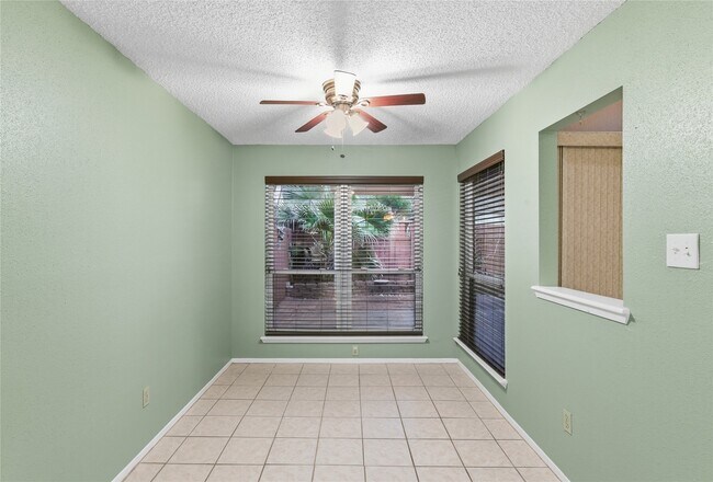 Building Photo - 8819 Kindlewood Dr