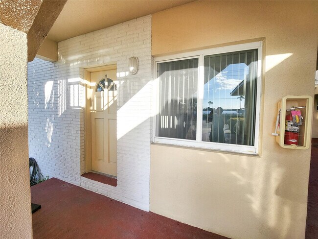 Building Photo - 505 S Ocean Dr