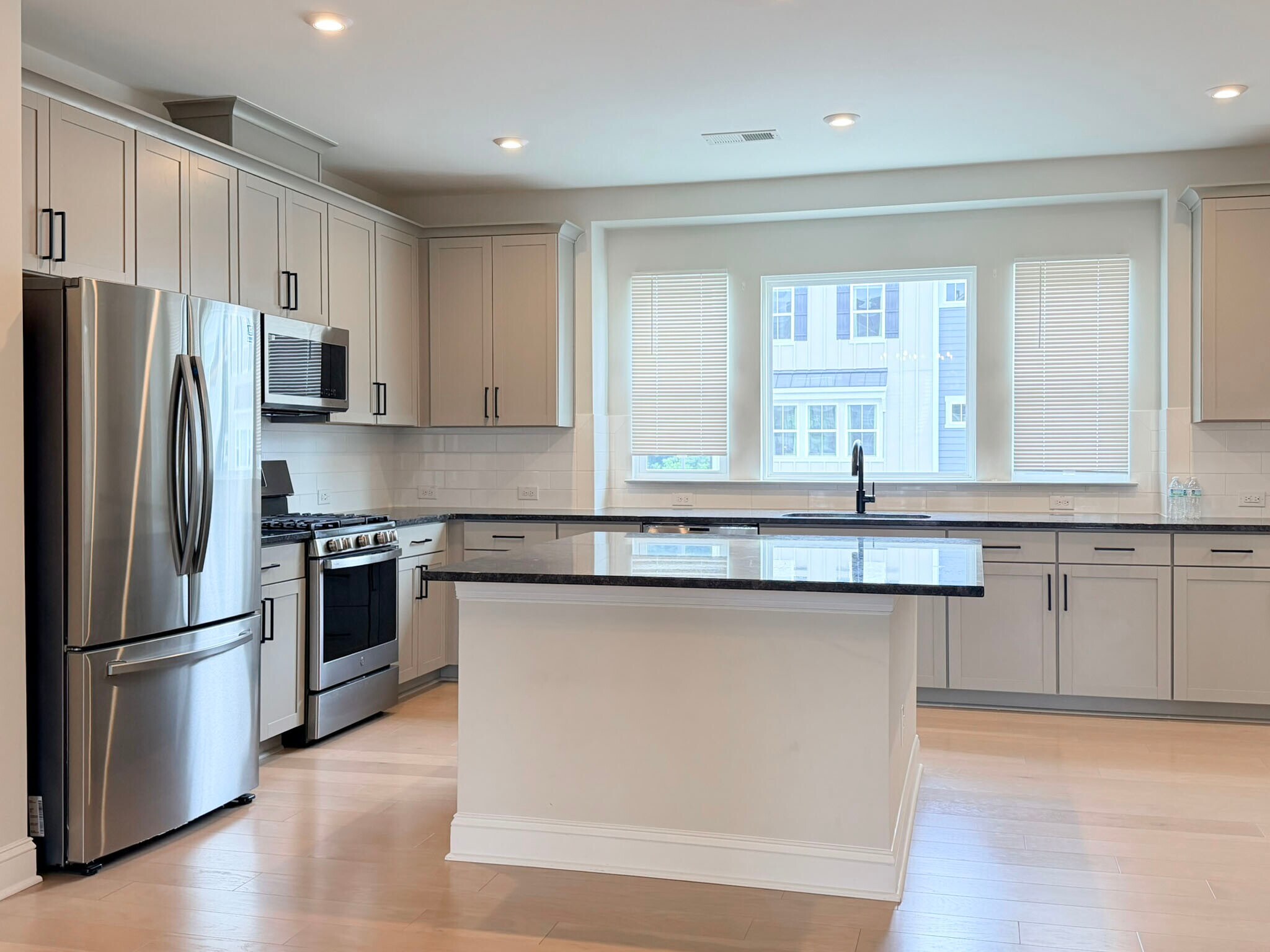 Building Photo - 829 Amley Pl