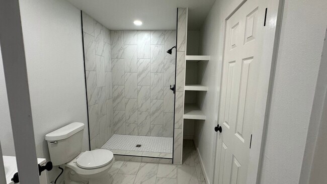 Primary Bathroom - 5282 Questa Dr