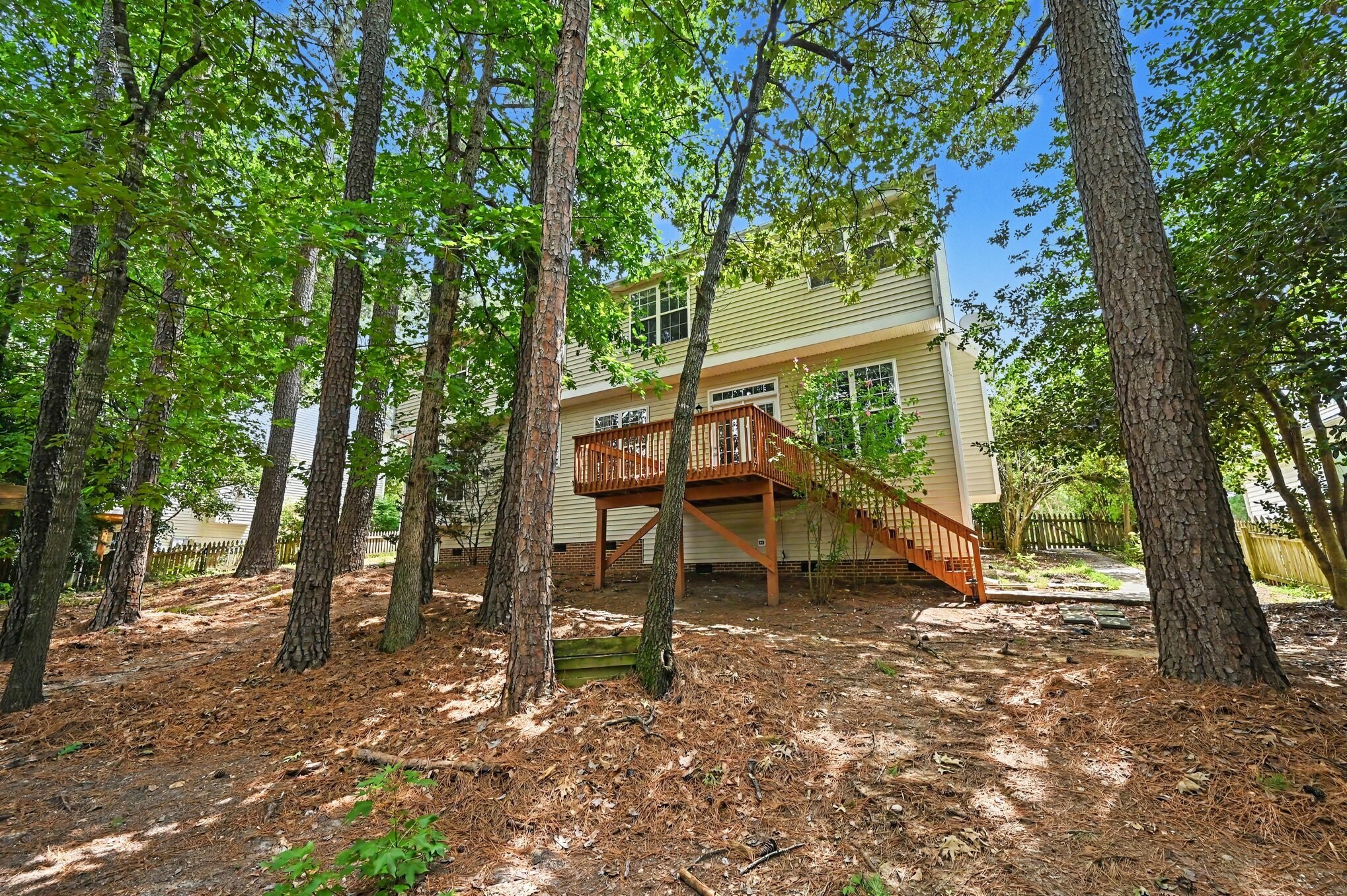 Building Photo - 1203 Fairfax Woods Dr