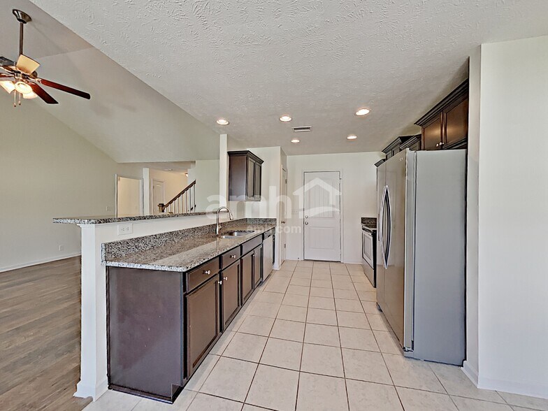Building Photo - 1617 Ursuline Ln