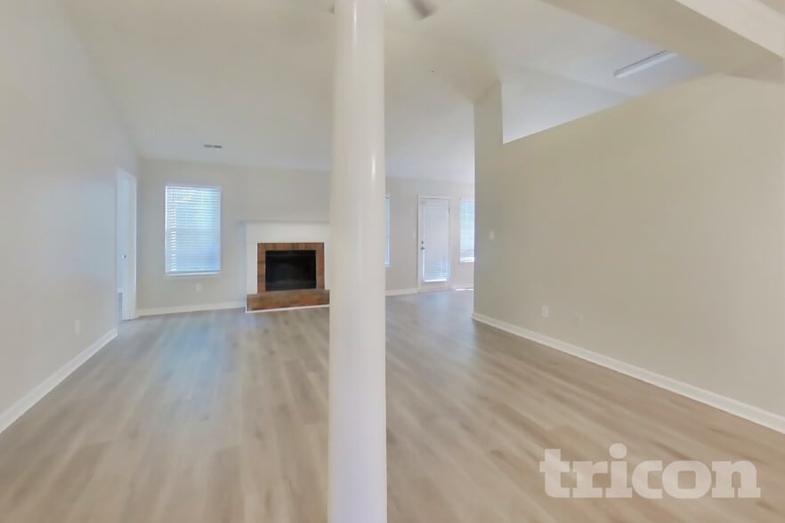 Building Photo - 7819 Bar Harbor Dr