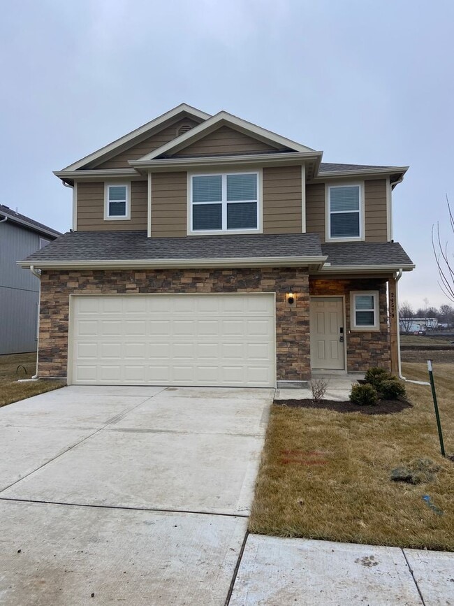 Building Photo - Modern Spring Hill Living | 3 Bed, 2.5 Bath Home with Loft, Open Floor Plan & Privacy Fence!