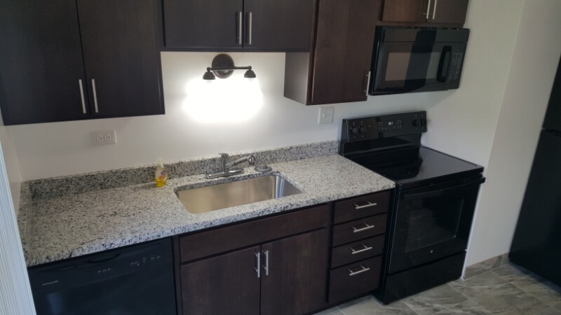 Building Photo - 1851 N Green Ln N