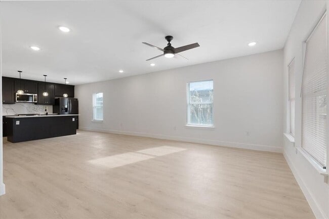 Building Photo - 6609 Avenue Q