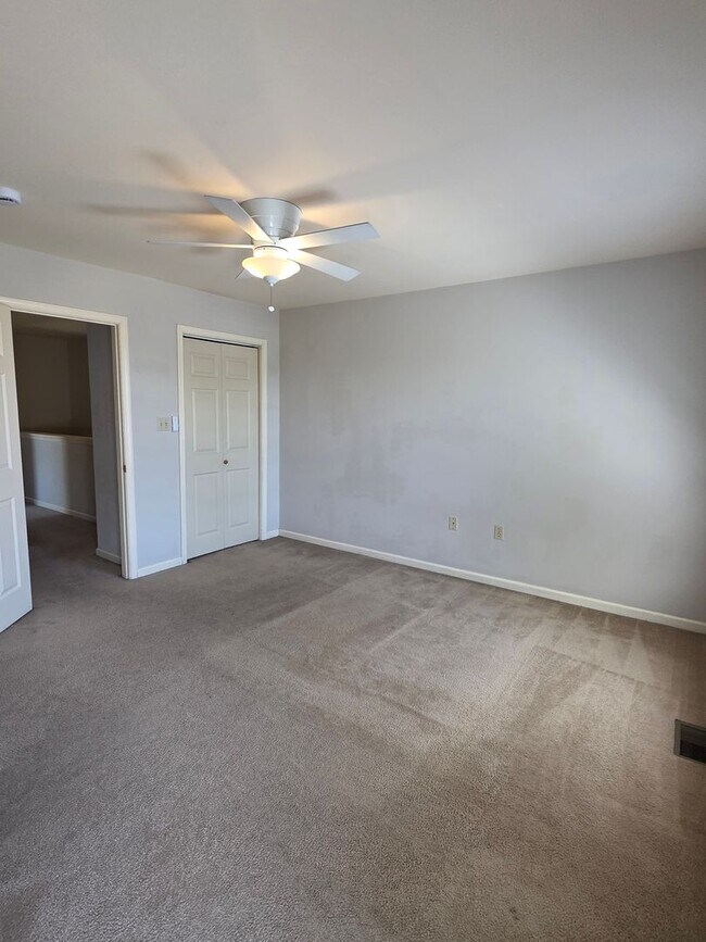 Building Photo - Browntown Twin Home