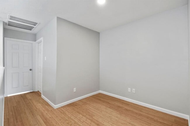 Building Photo - 67 S Burberry Park Cir