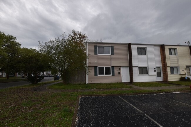 Primary Photo - 3 Bedroom 1.5 bathrooms