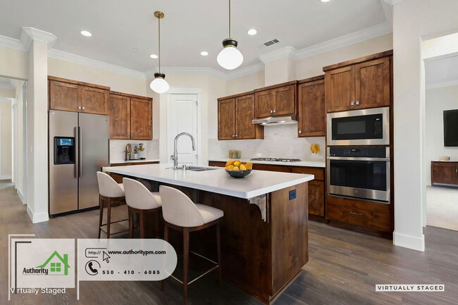 Building Photo - 2836 River Dr