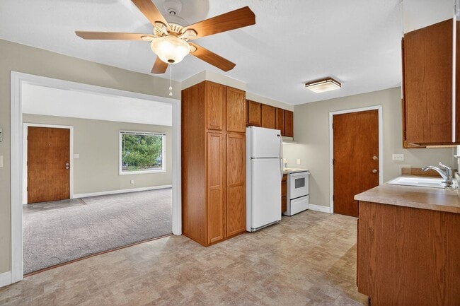 Building Photo - 4525 SW 180th Ave