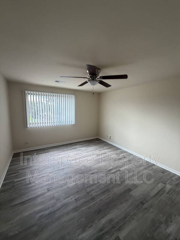Building Photo - 9937 S Cicero Ave