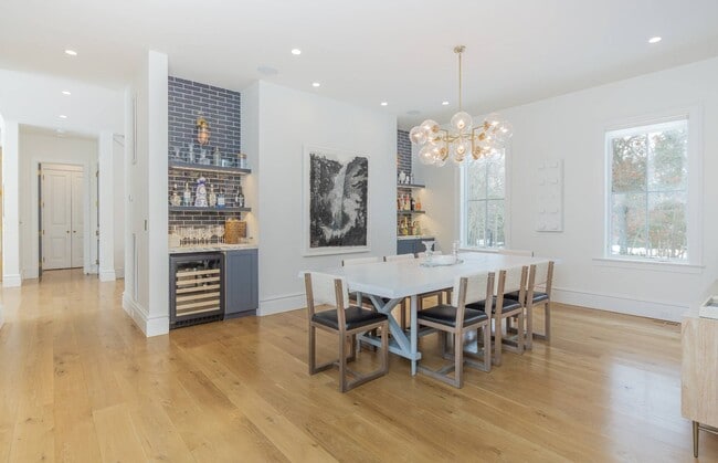 Building Photo - 13 Hilltop Ln