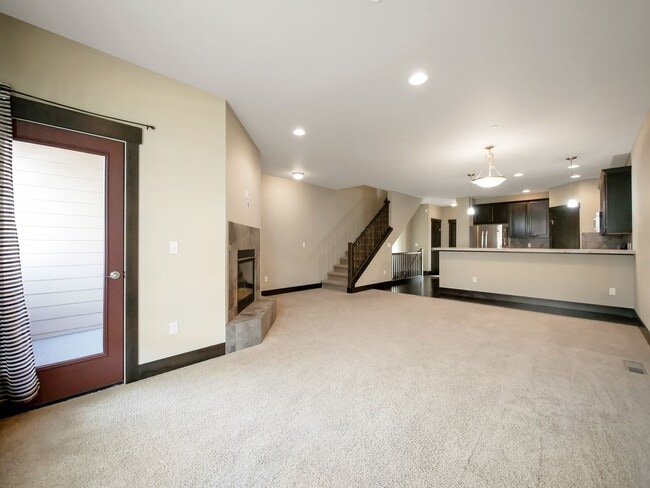 Building Photo - Peaceful 3 bed, 2.5 bath townhouse in Rent...