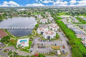 Building Photo - 210 Lake Pointe Dr