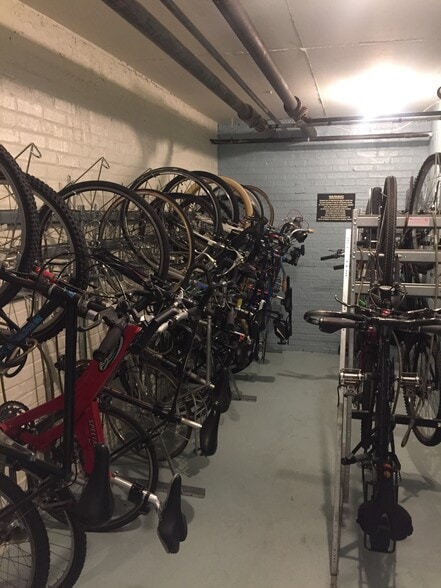 Secure Bike Storage - 515 W Wrightwood Ave