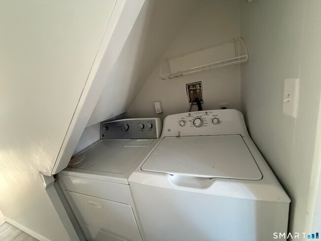 Building Photo - 79 Elmwood Hts