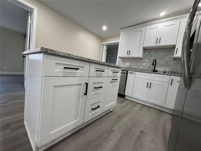 Building Photo - 7039 Lenox Dr