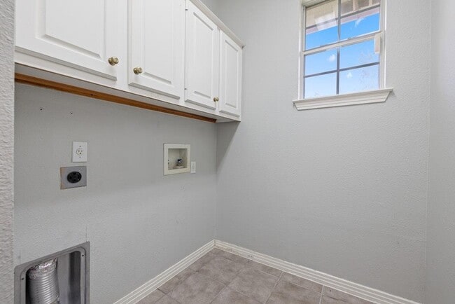 Building Photo - 10117 Coleus Cove