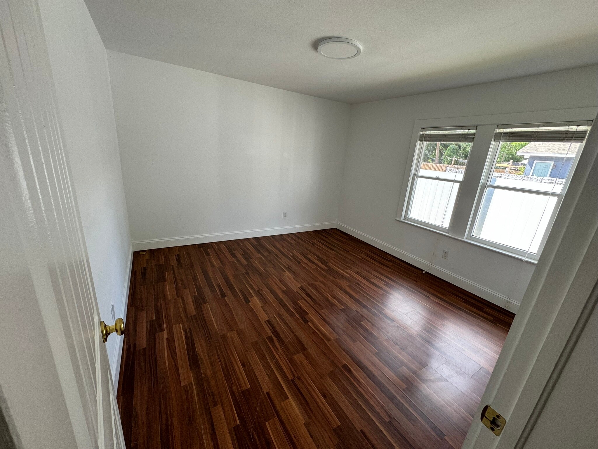 Building Photo - 212 W North Bay St