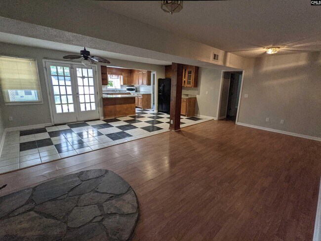 Building Photo - 1071 Sandy Cir